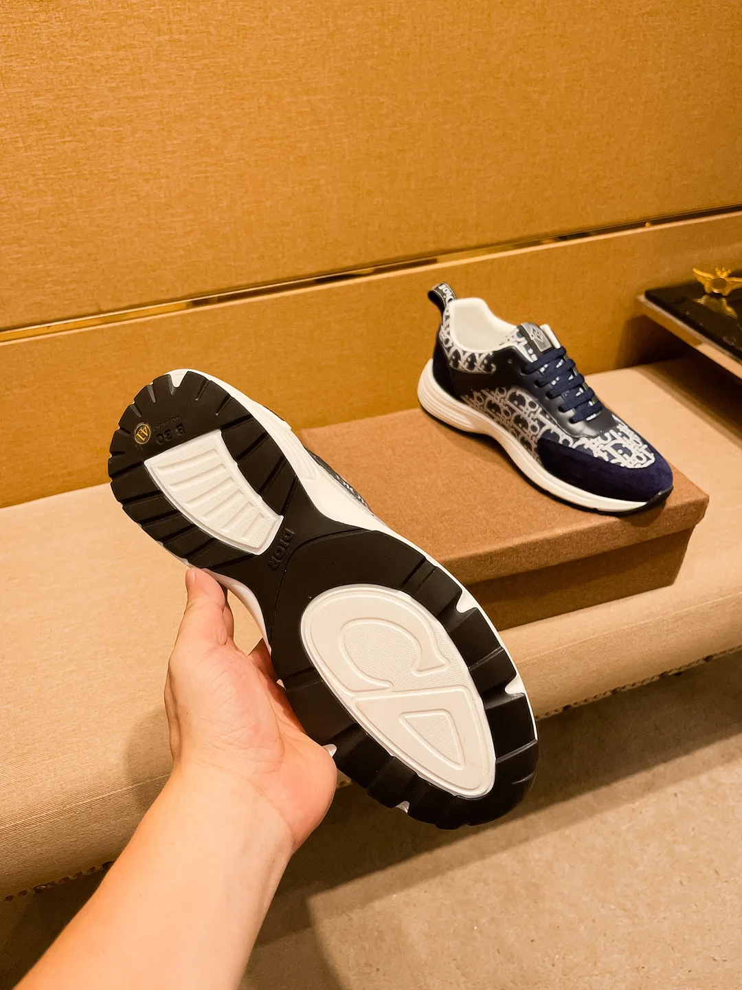 Men's shoes 💰 440💰【Dior】🔥 High-end men's shoes brand official website 1:1 latest masterpiece: the upper is made of Italian imported first-layer cowhide with a comfortable and breathable lining➕original non-slip and wear-resistant outsole🔥, making walking more convenient and comfortable! An exclusive new model, a stunning work, a beautiful 1:1 replica [color] compared to the official quality! Create a fashionable personality to set off your uniqueness! A must-have for trendy men! Classic🔥Size: 38-44 Color: 🔥Multiple colors available🔥.
